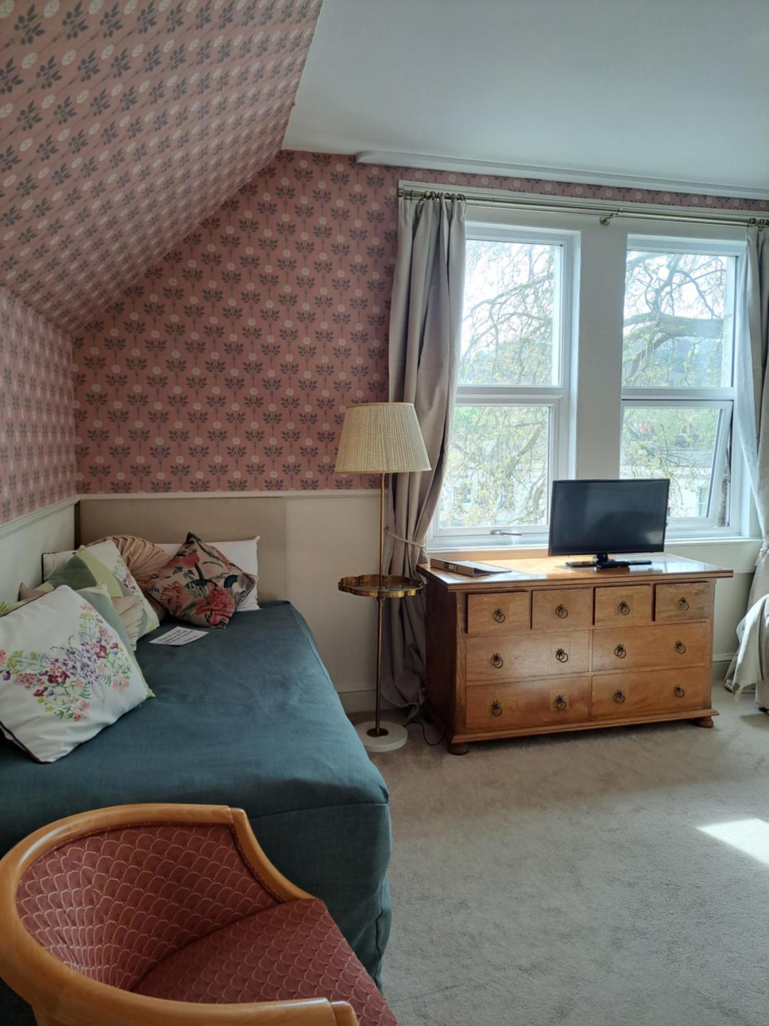 Avon Guesthouse บาธ ภายนอก รูปภาพ