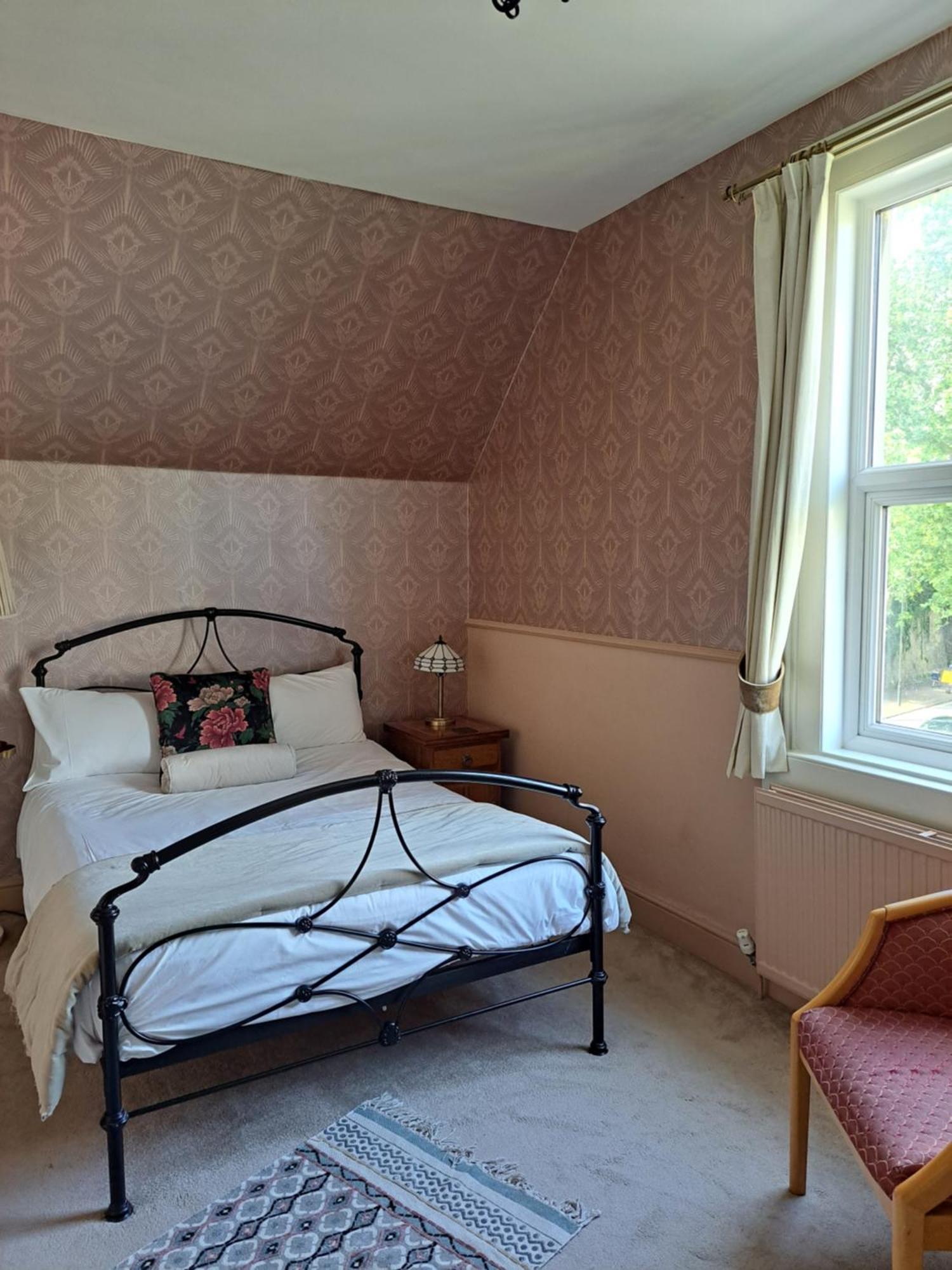 Avon Guesthouse บาธ ภายนอก รูปภาพ